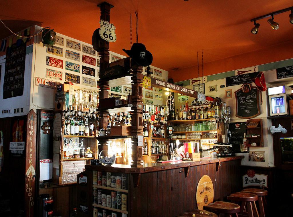 Pension Alfa & Whisky Pub ตาบอร์ ภายนอก รูปภาพ