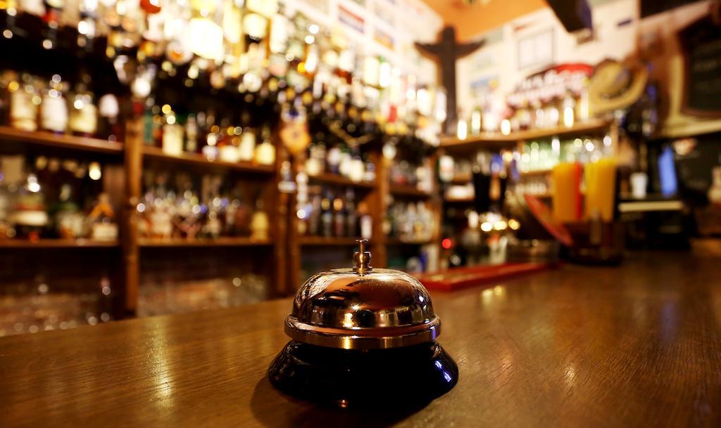 Pension Alfa & Whisky Pub ตาบอร์ ภายนอก รูปภาพ